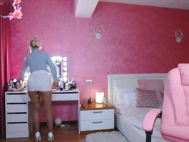 Miss-Kora webcam