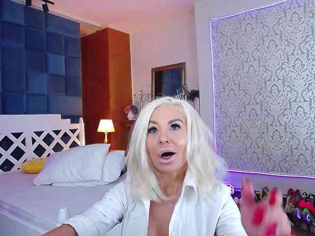 Miss-Kora webcam
