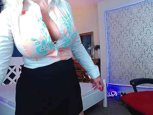Miss-Kora webcam