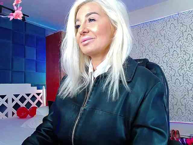 Miss-Kora webcam