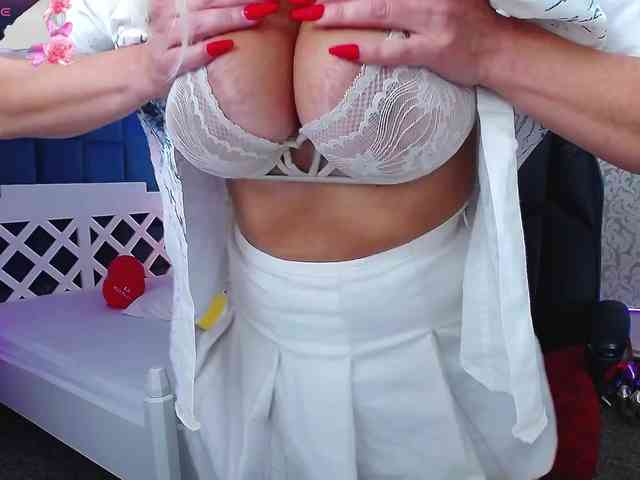 Miss-Kora webcam