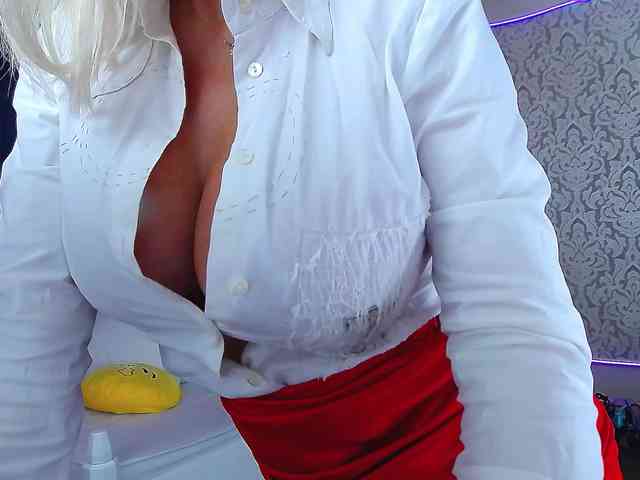 Miss-Kora webcam