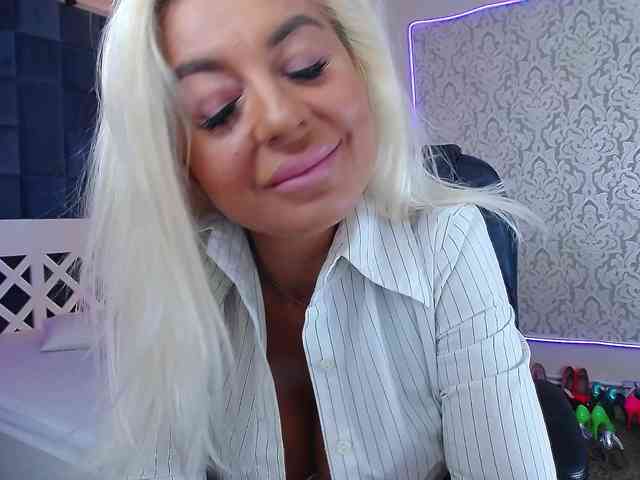 Miss-Kora webcam