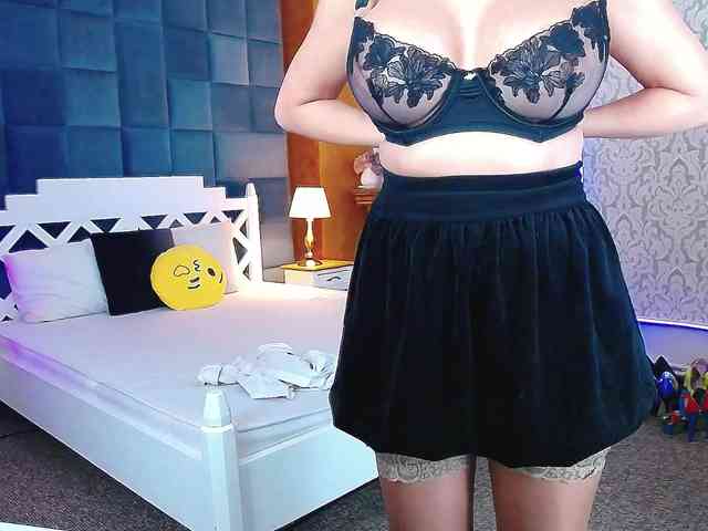 Miss-Kora webcam