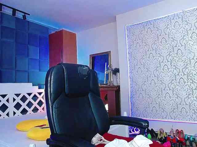 Miss-Kora webcam