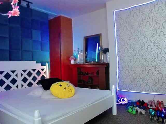 Miss-Kora webcam