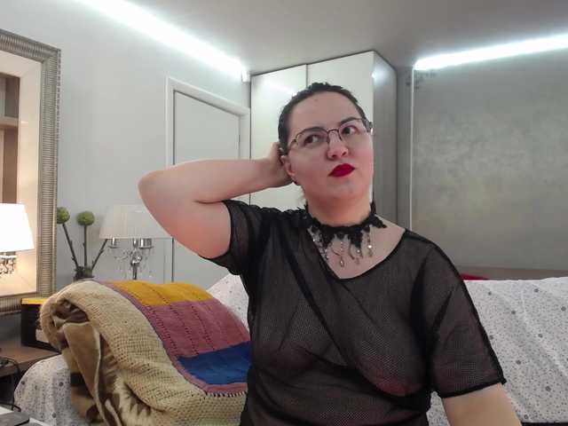ILoveToFeelU live webcam show