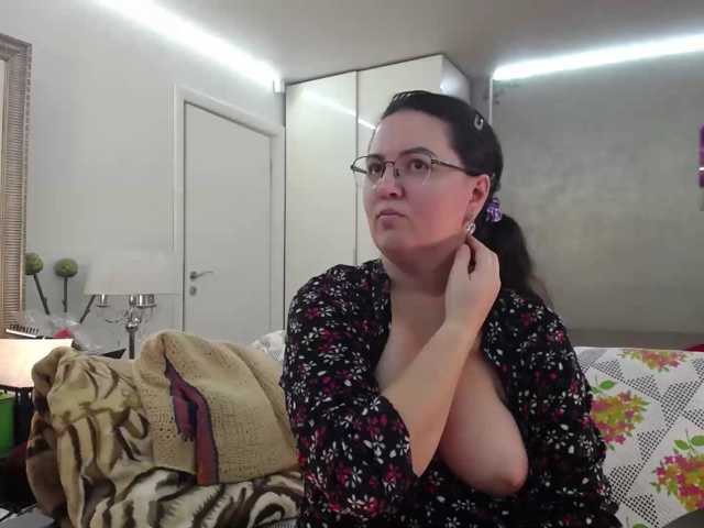 ILoveToFeelU, en directo ahora en BongaCams