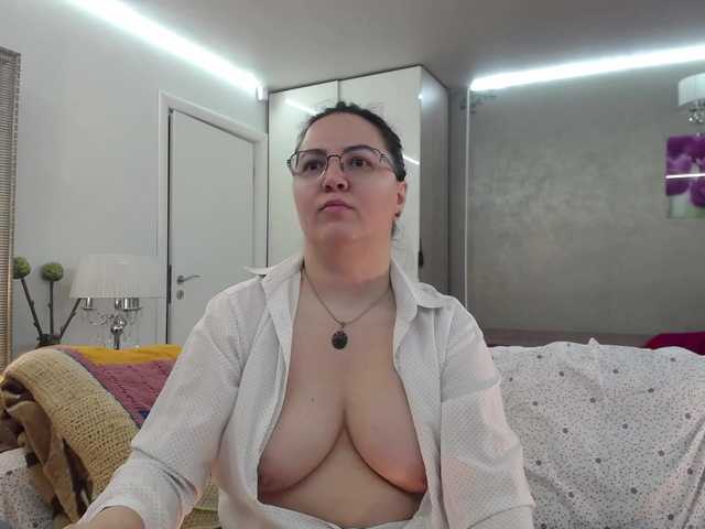 ILoveToFeelU live webcam show