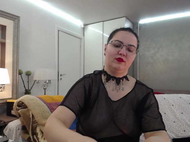 ILoveToFeelU live webcam show