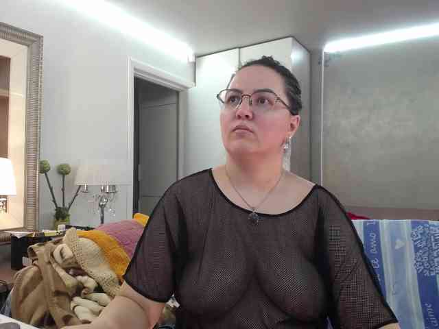ILoveToFeelU webcam
