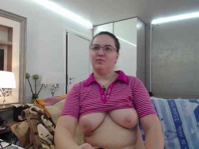 ILoveToFeelU webcam