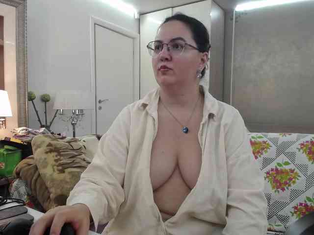 ILoveToFeelU webcam
