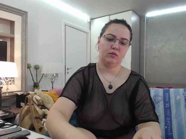 ILoveToFeelU webcam