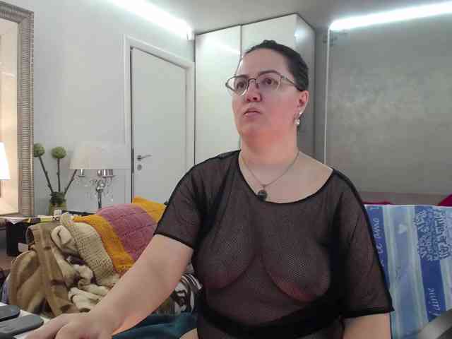 ILoveToFeelU webcam
