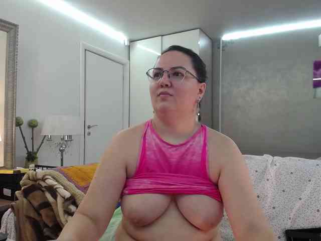 ILoveToFeelU webcam