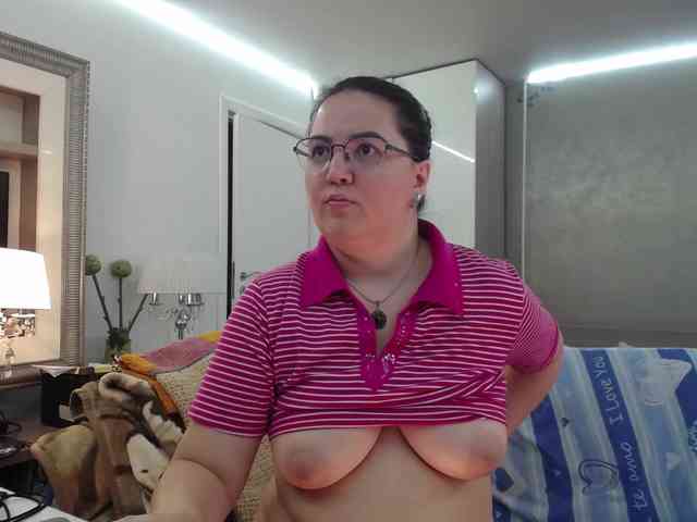 ILoveToFeelU webcam