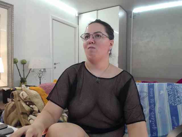 ILoveToFeelU webcam
