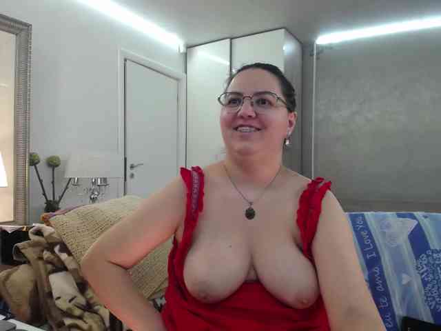 ILoveToFeelU webcam