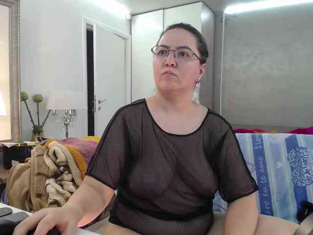 ILoveToFeelU webcam