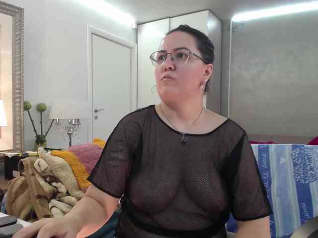 ILoveToFeelU webcam