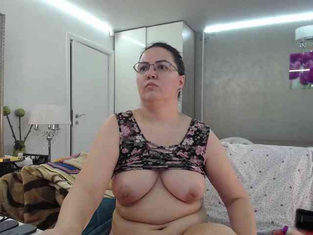 ILoveToFeelU webcam