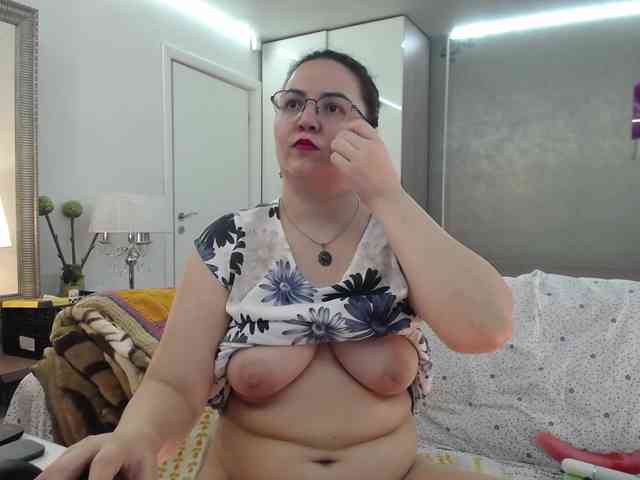 ILoveToFeelU webcam
