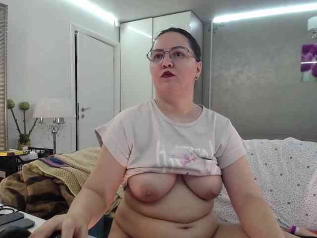 ILoveToFeelU webcam