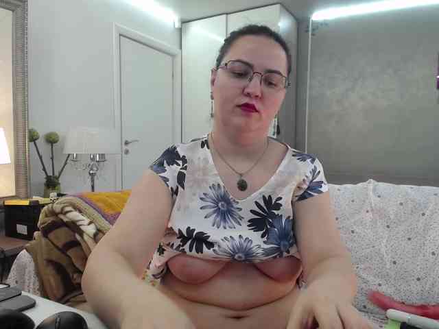 ILoveToFeelU webcam