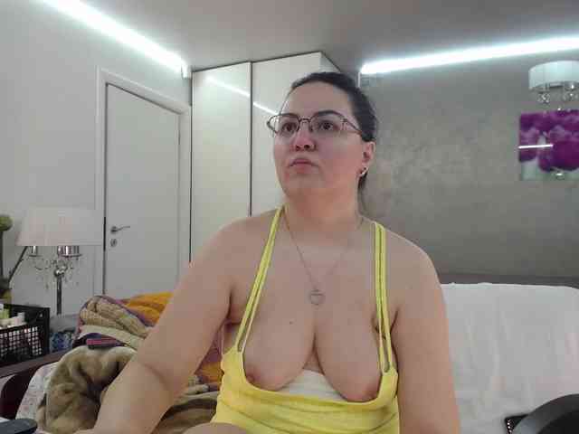 ILoveToFeelU webcam