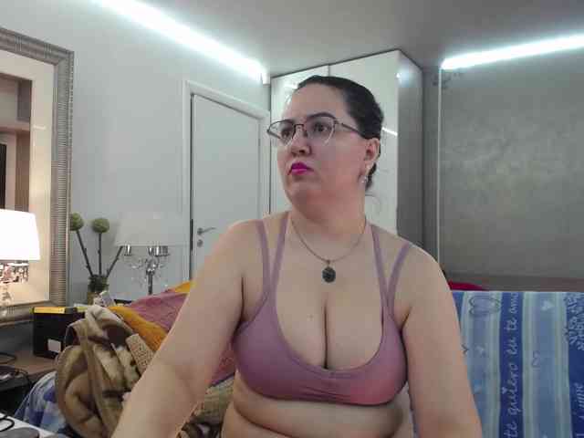 ILoveToFeelU Live Webcam on BongaCams