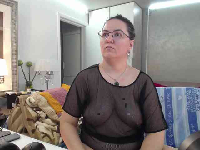 ILoveToFeelU webcam