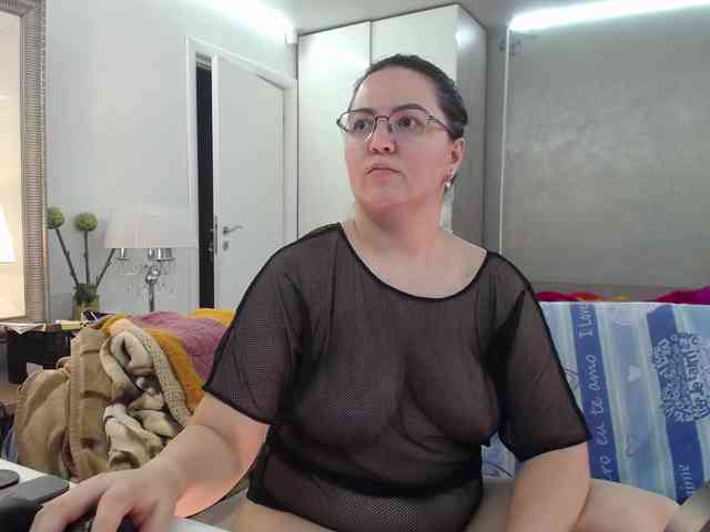 ILoveToFeelU webcam