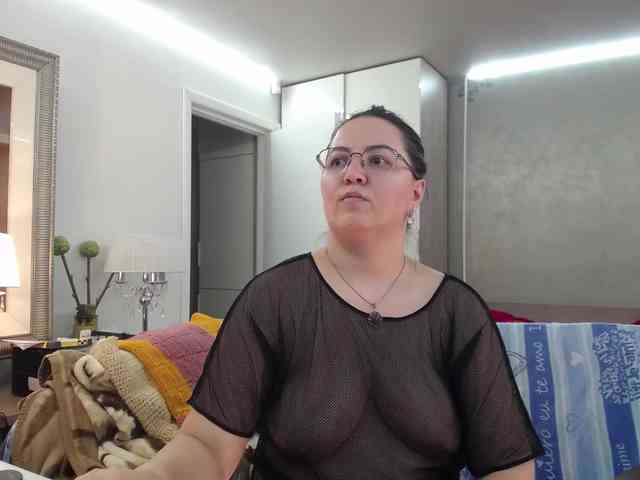 ILoveToFeelU webcam