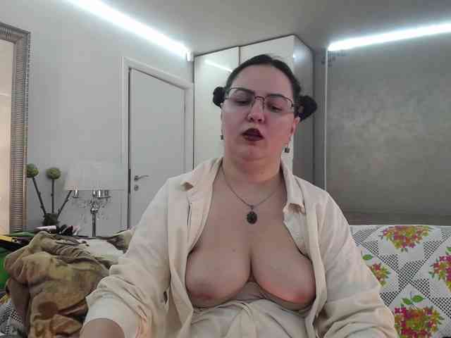 ILoveToFeelU webcam