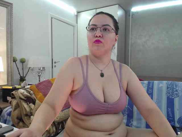 ILoveToFeelU webcam