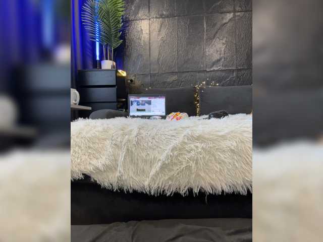 cool-party live cam preview