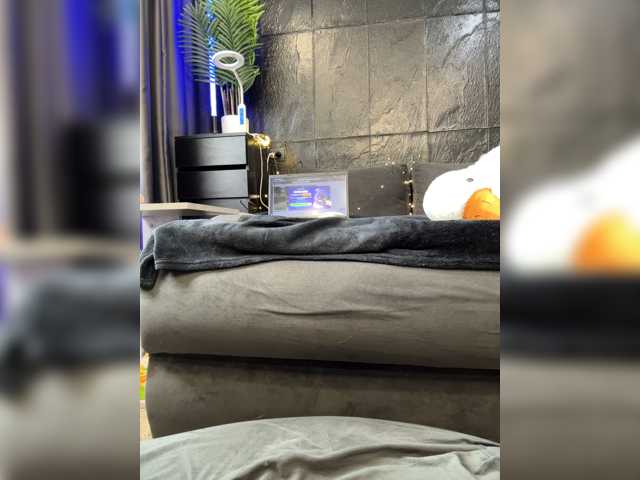 cool-party live cam preview