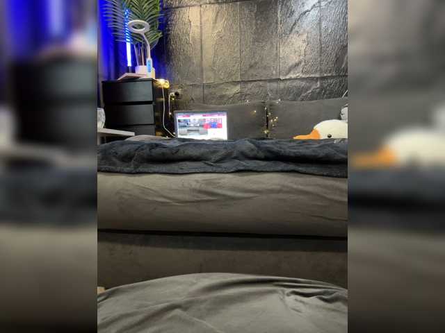 cool-party live cam preview