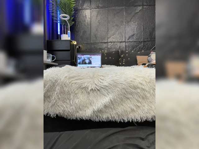 cool-party live cam preview