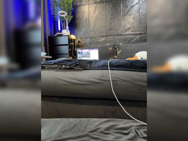 cool-party live cam preview