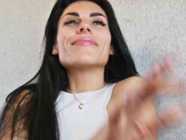 Gospozha-77 Live Webcam on BongaCams