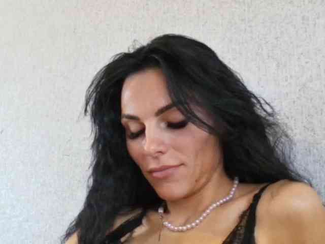 Gospozha-77 Live Webcam on BongaCams