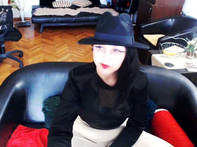 1imperatriza live cam on BongaCams