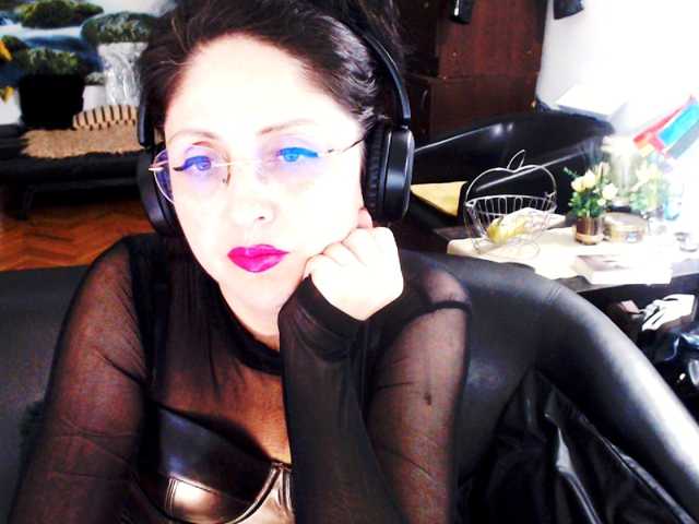 1imperatriza live cam on BongaCams