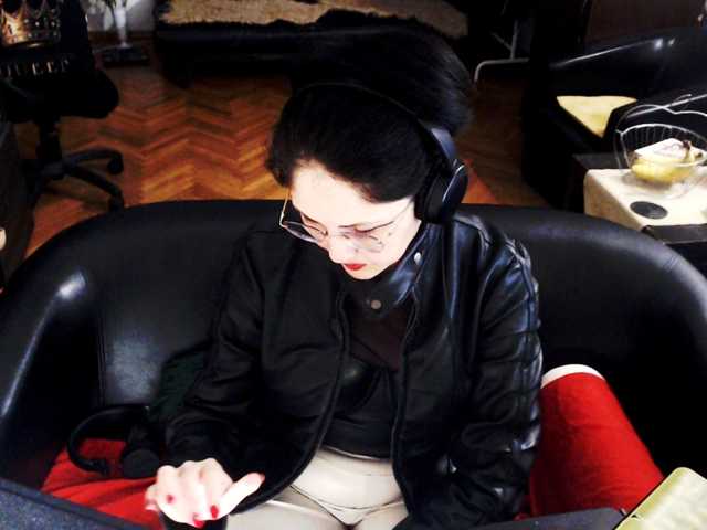 1imperatriza live cam on BongaCams