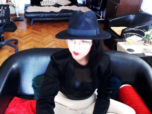 1imperatriza live cam on BongaCams