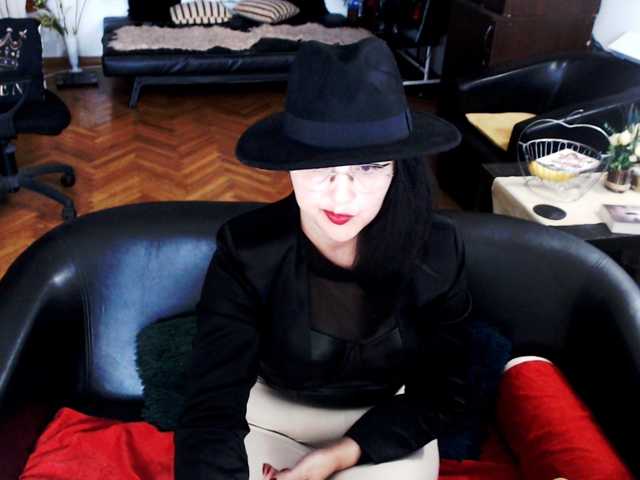1imperatriza live cam on BongaCams