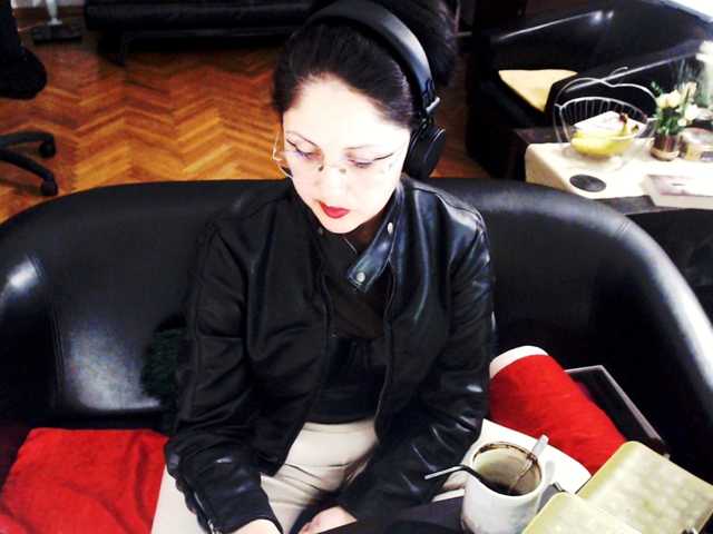 1imperatriza live cam on BongaCams