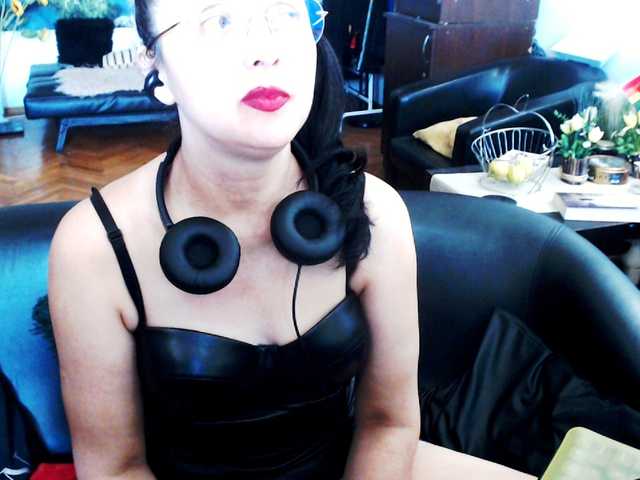 1imperatriza live cam on BongaCams